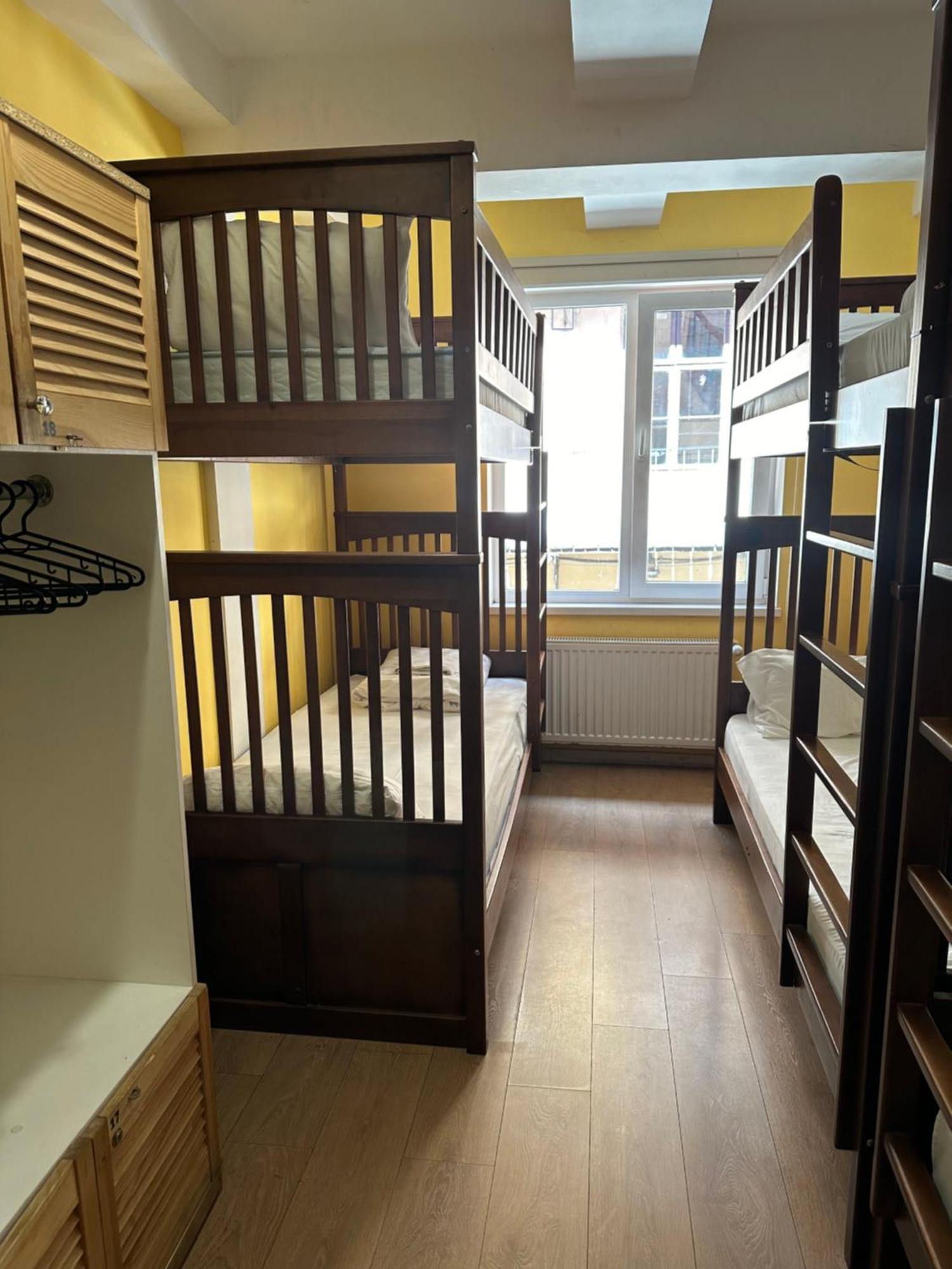Gar'Is Hostel Lviv Exterior photo